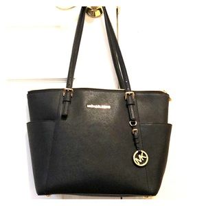 Michael Kors Jet Set Travel Medium Leather Tote